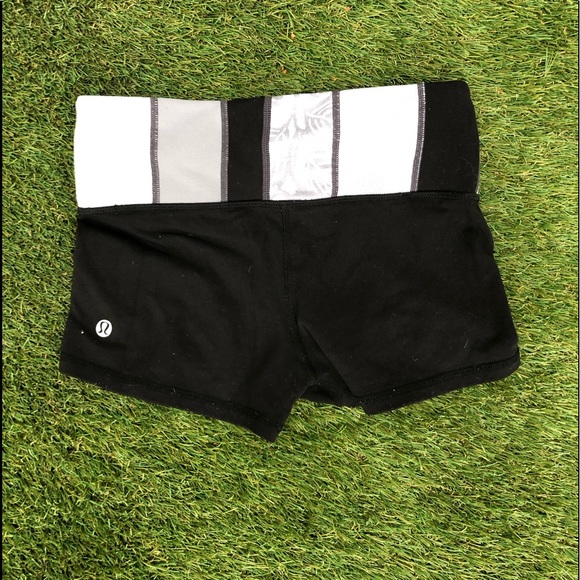 Lululemon Reversible Shorts - Picture 4 of 7